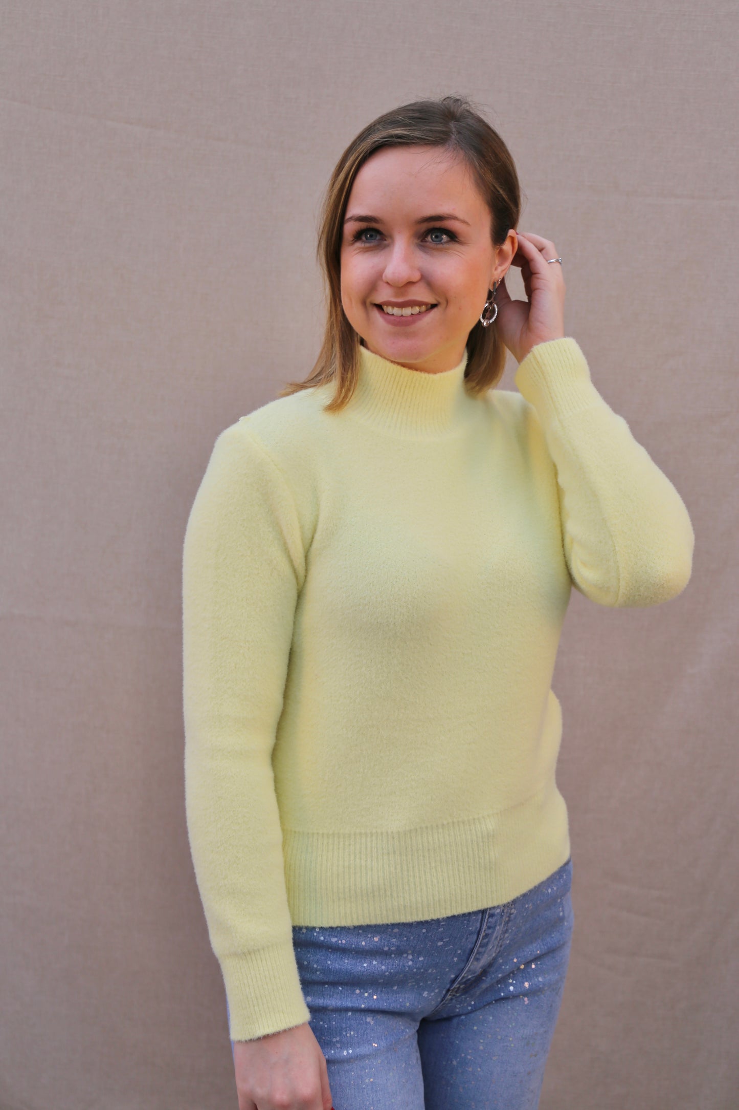 Pull Lily jaune