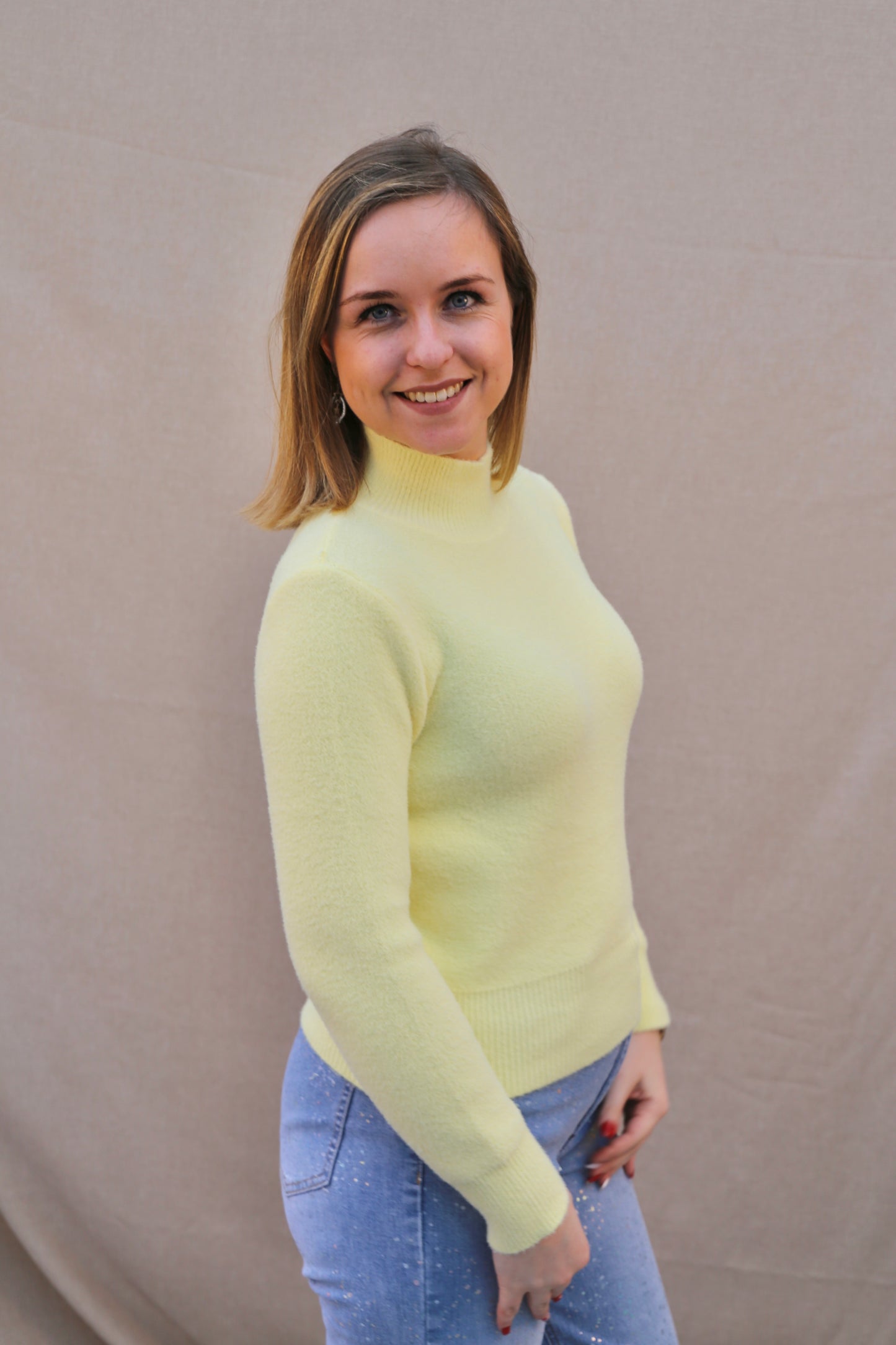 Pull Lily jaune
